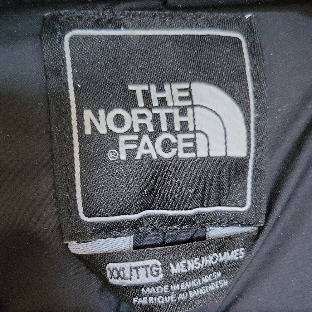 The North Face Men's Black Puffer Vest - Picture 2 of 3